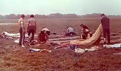 Układanie spadochronów w czasie zawodów