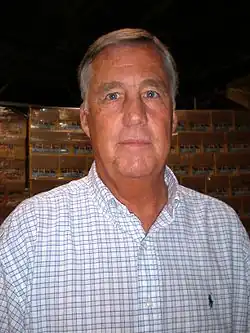 Mike Montgomery zdobył nagrodę będąc jeszcze trenerem drużyny Stanford Cardinal.