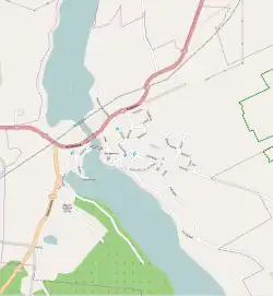 Mapa konturowa Mikołajek, blisko centrum na lewo znajduje się punkt z opisem „Parafia Ewangelicko-Augsburska w Mikołajkach”