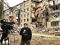 Zdjęcie przedstawia Mateusza Lachowskiego w Mikołajowie w 2023 roku.