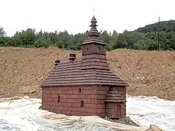 Replika w miniskansenie Ľutina