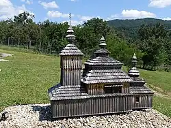 Replika w miniskansenie Ľutina