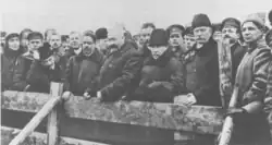 Lwow wraz z ministrami Rządu Tymczasowego na pogrzebie ofiar rewolucji lutowej