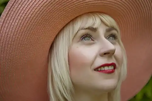 „Mirella von Chrupek portret w kapeluszu”