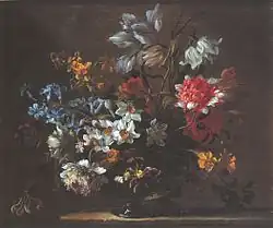 Bouquet de fleurs dans un vase translucide