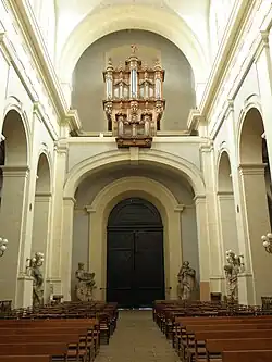 Wejście, organy i chór