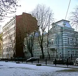 Ogorodnaja Słoboda 5 (po prawej)