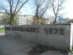 Murek upamiętniający zakończenie budowy mostu Grunwaldzkiego.