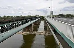 Górny poziom mostu, po lewej most kolejowy przy Cytadeli