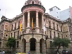 Ratusz w Cuenca przy ulicy Bolivar