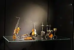 Instrumenty muzyczne wykonane z bursztynu