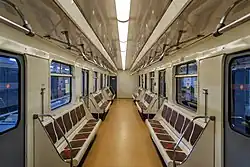 Wewnątrz wagonu metra