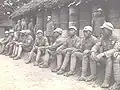 Żołnierze Narodowej Armii Rewolucyjnej w słomianych sandałach noszonych z braku butów (lata trzydzieste XX wieku)