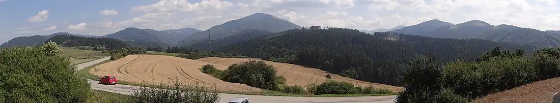 Panorama z wieży widokowej Na Třní. Medzijarky poniżej Lysca