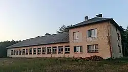 Nieczynna szkoła podstawowa w Budach Rządowych