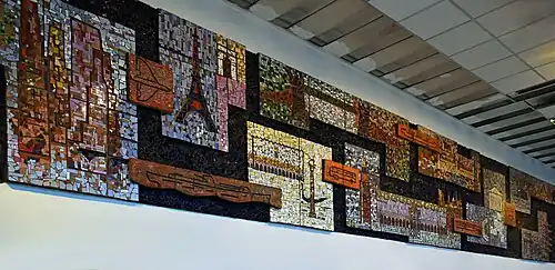 Mozaika Miasta w dawnym biurze turystycznymproj. Heleny i Romana Husarskich.