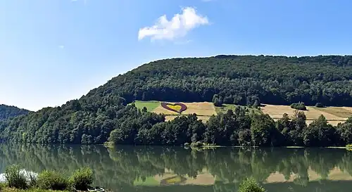 Południowa część rezerwatu.San, po lewej dolina Myczkowskiego Potoku.