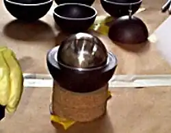 sześciokilogramowa sfera wykonana z neptunu-237