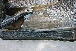 Fragment pomnika z informacją o jego twórcach