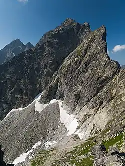 Północno-wschodnia ściana Niżnich Rysów i charakterystyczna, skośna Depresja Dorawskiego