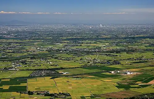 Nizina Nōbi, w głębi Nagoja