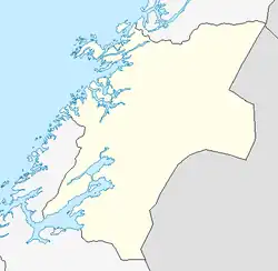 Mapa konturowa Nord-Trøndelagu, blisko centrum po lewej na dole znajduje się punkt z opisem „Ytterøy”