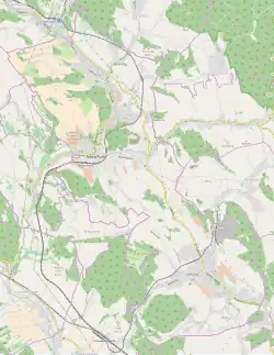 Mapa konturowa Nowej Rudy, blisko centrum na lewo znajduje się punkt z opisem „Stadion Piasta Nowa Ruda”