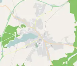 Mapa konturowa Nowogardu, na dole nieco na prawo znajduje się punkt z opisem „Parafia pw. św. Rafała Kalinowskiego w Nowogardzie”
