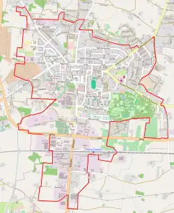 Mapa konturowa Nowego Tomyśla, blisko centrum u góry znajduje się punkt z opisem „Parafia Najświętszego Serca Jezusowego”