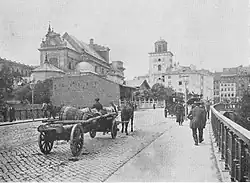 Ruch pieszy i konny na wiadukcie ok. 1892, widok w kierunku placu Zamkowego