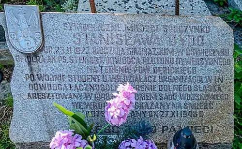 Symboliczny grób w Oświęcimiu