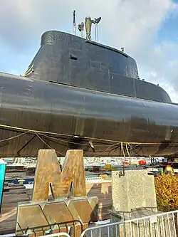 Kiosk z wysuniętym peryskopem