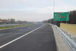 Jezdnie główne za wiaduktem nad ulicami Ząbkowską i Szkolną w Markach, widok w stronę Białegostoku, koniec listopada 2017. Odcinek wykonywany przez firmę Salini.