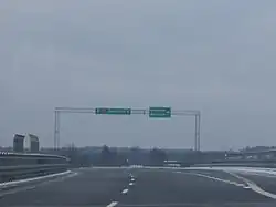 Drogowskaz informujący o zjeździe na węźle Lucynów na obwodnicy Wyszkowa