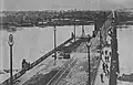 Częściowo odbudowany most z jedną jezdnią i linią tramwajową, 1925