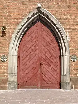 Drzwi wejściowe do kościoła