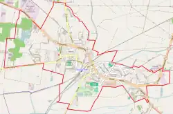 Mapa konturowa Odolanowa, blisko centrum na dole znajduje się punkt z opisem „Parafia św. Marcina”