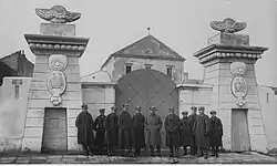 Herb Mora rodziny Korytowskich na bramie zamku w Tarnopolu.