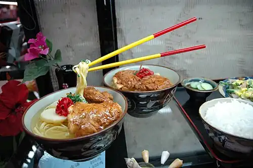 Okinawa – atrapa plastikowa przed barem