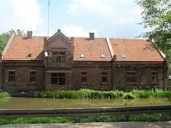 Prywatny budynek mieszkalny przy dawnym młynie w Okradzionowie