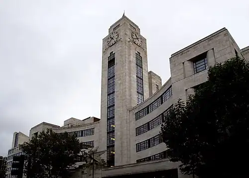 Budynek dawnego terminala lotniczego﻿(inne języki)