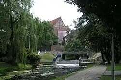 „Wodospad Niagara”na Łynie(w tle Zamek KapitułyWarmińskiej)