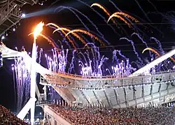 Rozpalenie znicza olimpijskiego podczas ceremonii otwarcia XXVIII Igrzysk Olimpijskich, 2004