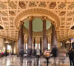 Wnętrzne sali bankowej