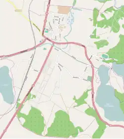 Mapa konturowa Orzysza, blisko centrum u góry znajduje się punkt z opisem „Cerkiew parafialna”