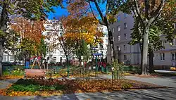 Wnętrze osiedla, plac zabaw, os. Centrum B 4 i 11