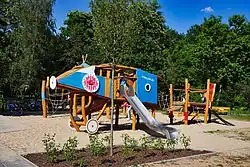 Plac zabaw na osiedlu, nawiązujący formą do lotniczych tradycji Czyżyn