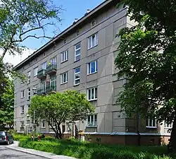 Os. Hutnicze 11 – jeden z czterech socmodernistycznych bloków projektu Adama Fołtyna