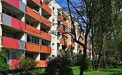 Wnętrze osiedla, blok przy ul. Heleny 14