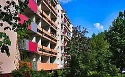 Wnętrze osiedla, blok przy ul. Heleny 24